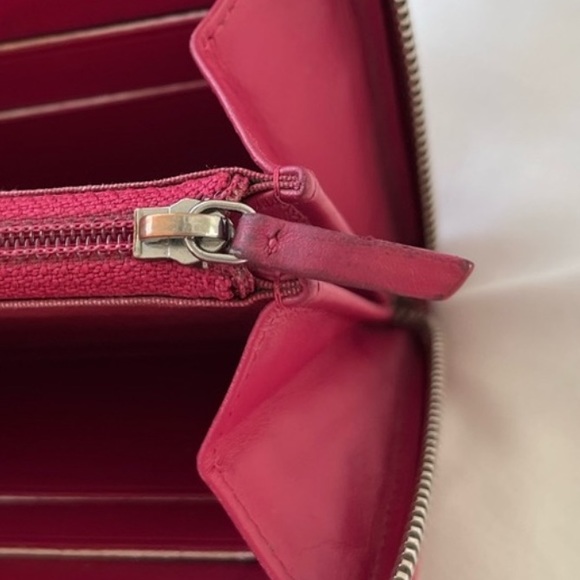 Authentic Chanel zippy wallet - Picture 12 of 13